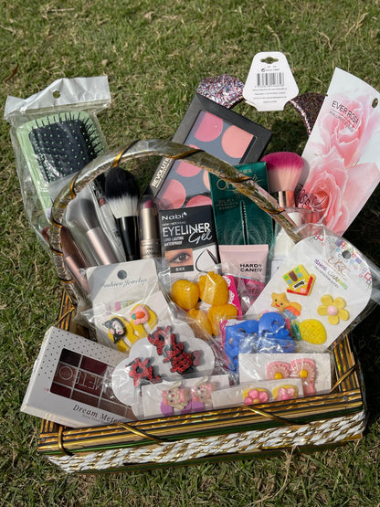 Luxury Beauty & Accessories Gift Hamper – A Perfect Gift for Every Occasion!