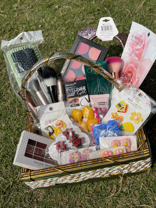 Luxury Beauty & Accessories Gift Hamper – A Perfect Gift for Every Occasion!